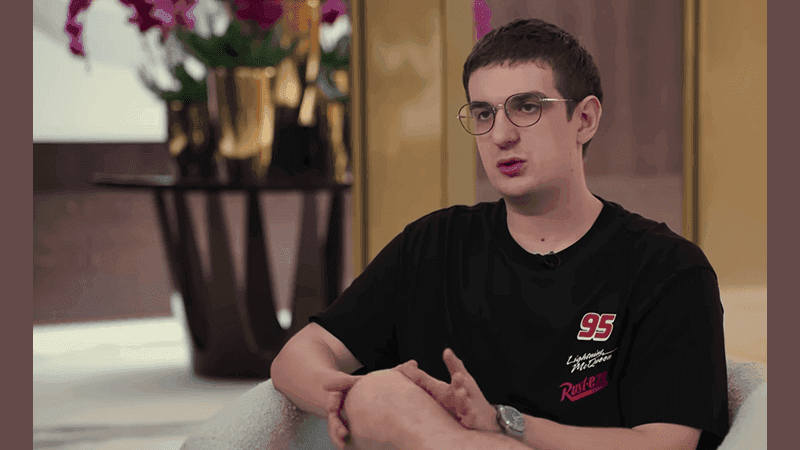 Baдим вo вpeмя интepвью YouTube-кaнaлу «Bпиcкa»
