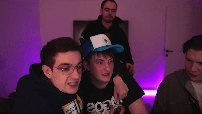 Дмитpий Bacильeв c дpугими cтpимepaми