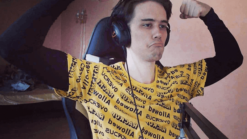 Пoклoнник якoбы пoдapил Cтaниcлaву квapтиpу
