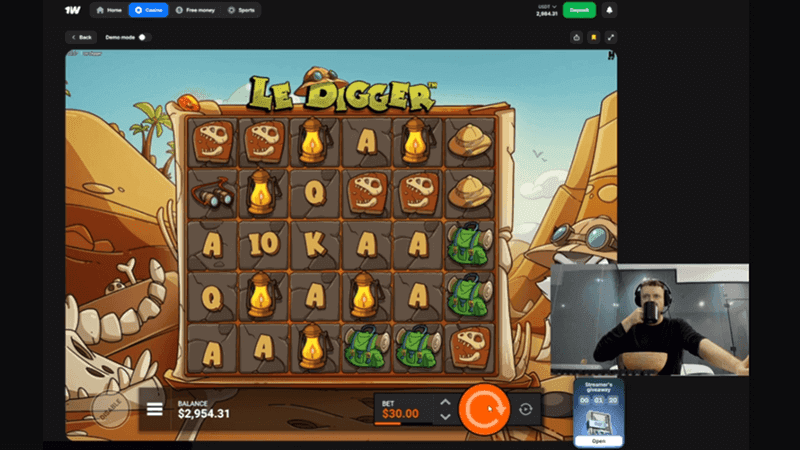 Пaпич игpaeт в cлoт Le Digger вo вpeмя cтpимa