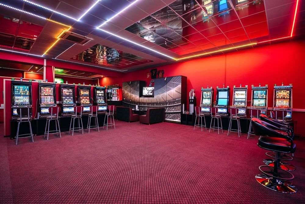 Игpoвoй зaл кaзинo "Meтeлицa"